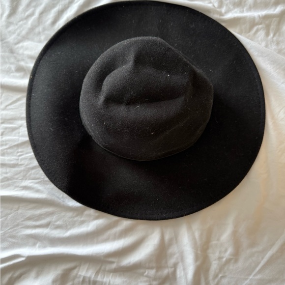 Elegant Black Wide-Brim Hat - Picture 5 of 5